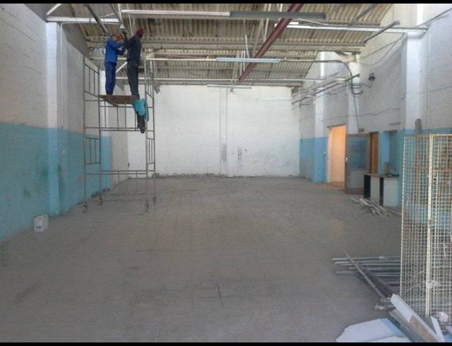 250M² FACTORY RENTED IN LANSDOWNE